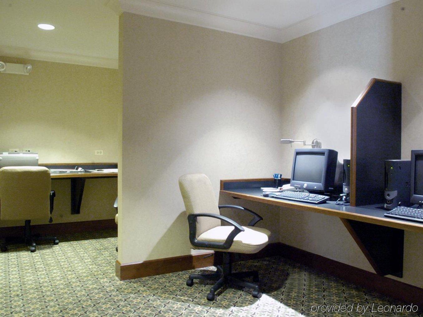 Staybridge By Ihg 3* Glenview